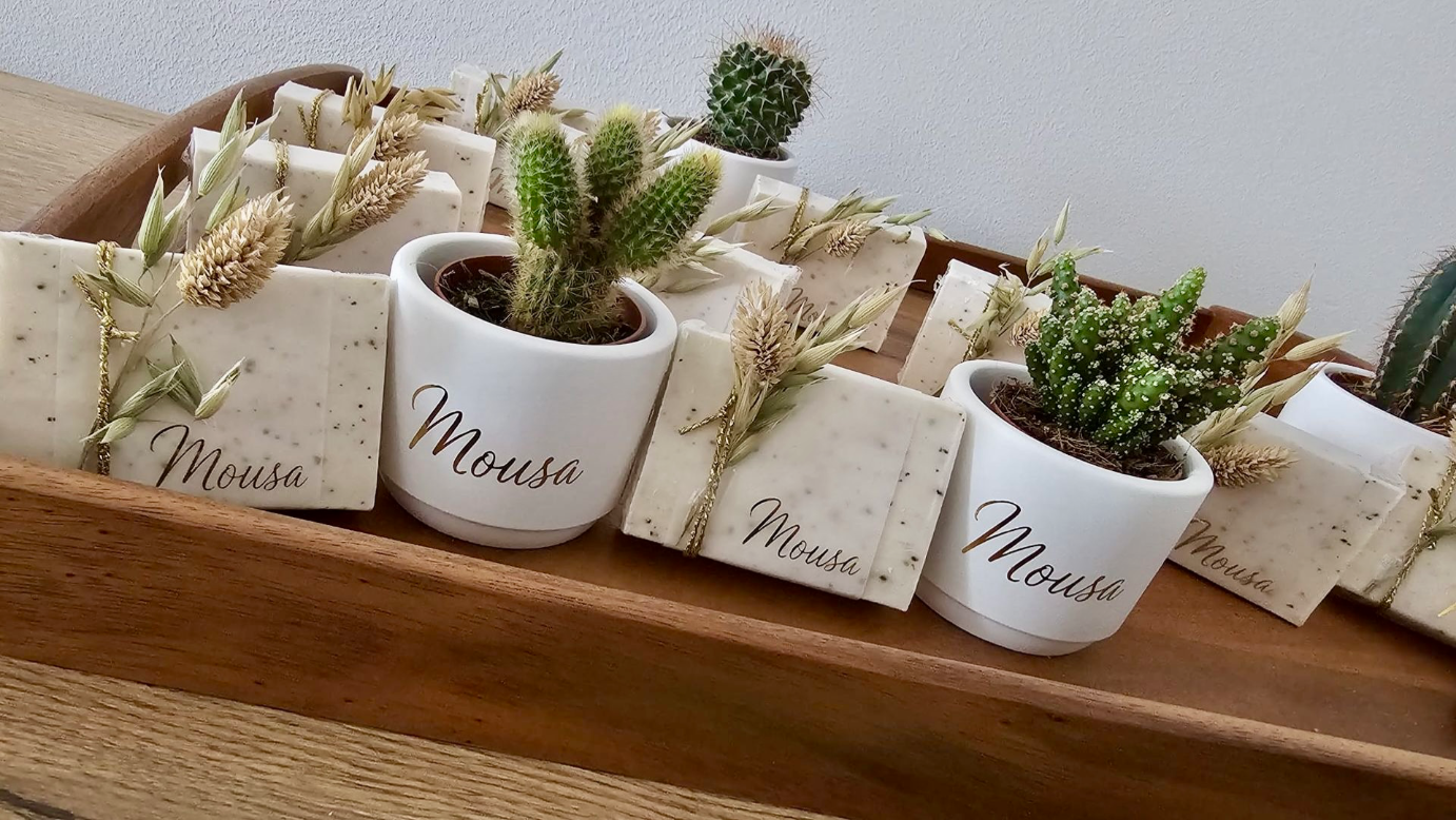 Gepersonaliseerde zeepjes en bloempotjes voor Mousa
