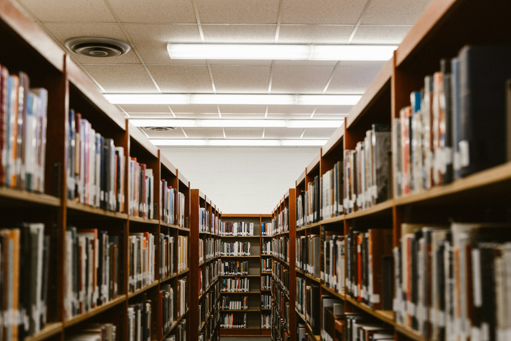 unsplash_ggeZ9oyI-PE_School.webp